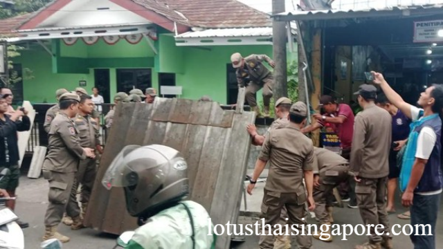 Penertiban 110 Bangunan dan PKL Liar di Sekitar Stasiun Depo